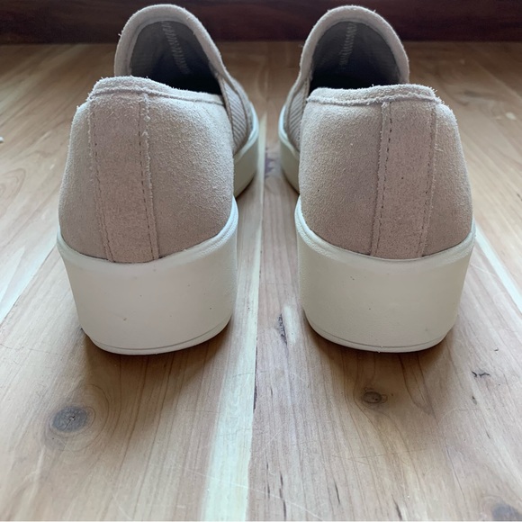 Clarks Collection Double Gore Slip Ons - Picture 7 of 9